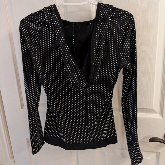 3 for $15 Black and white hooded topzq - Picture 2 of 3